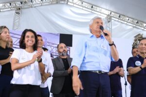 O governador de Goiás, Ronaldo Caiado, pré-candidato à presidência da República, foi recebido com uma verdadeira festa por uma multidão no sábado, 9 de novembro, durante a abertura da segunda edição da feira #NoEntornoTem, realizada em Brasília