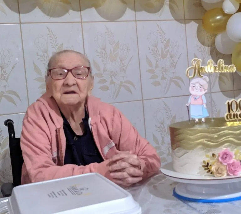 Dona Andrelina completa 101 anos e se torna símbolo de força e amor no Jardim Ingá